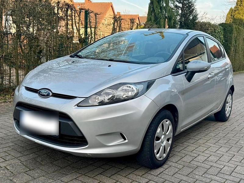 Gebraucht Ford Fiesta 82 PS (60 kW) 2011 Silber Kleinwagen