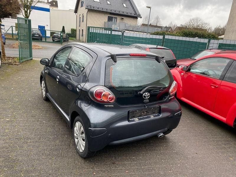 Gebraucht Toyota Aygo 68 PS (50 kW) 2009 Grau Kleinwagen
