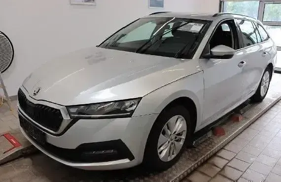Gebraucht Skoda Octavia Tour 150 PS (110 kW) 2023 Silber Kombi