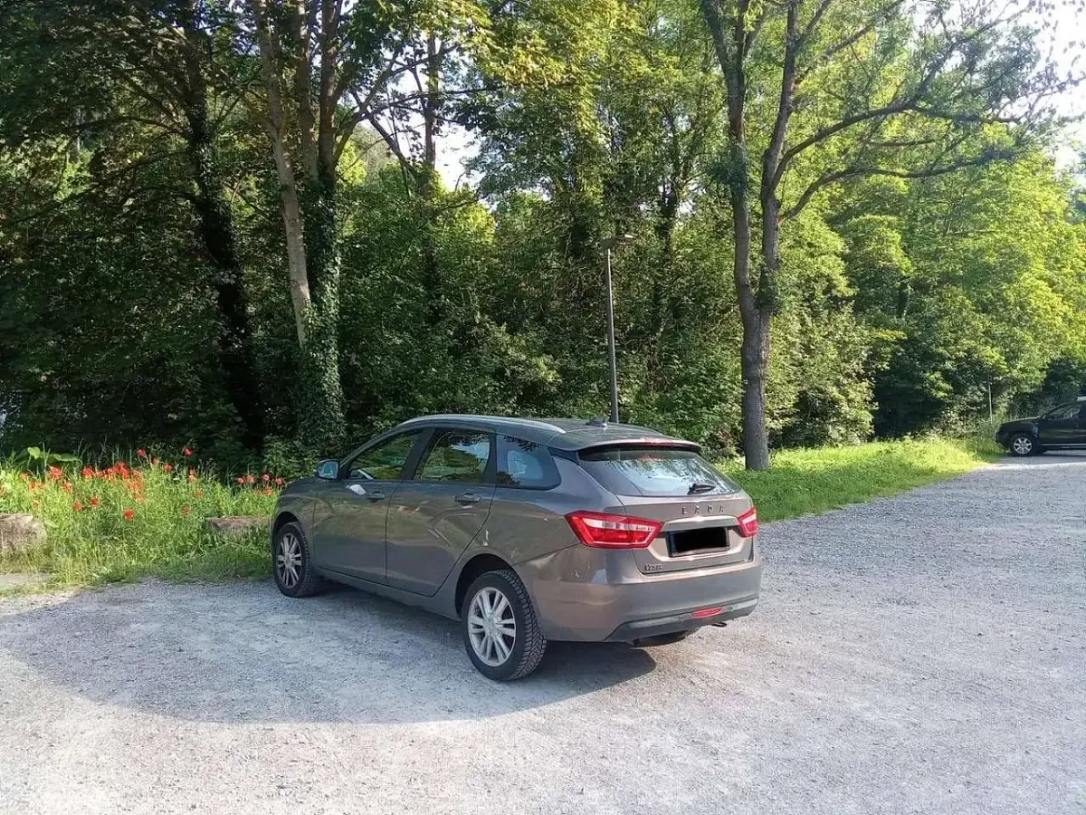 Gebraucht Lada Vesta 106 PS (77 kW) 2018 Grau Kombi