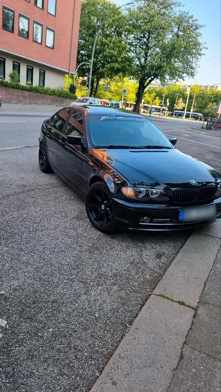 Schwarz Gebraucht 2003 BMW 320 Limousine | 4.600 € (Teuer) - Bild 1/4