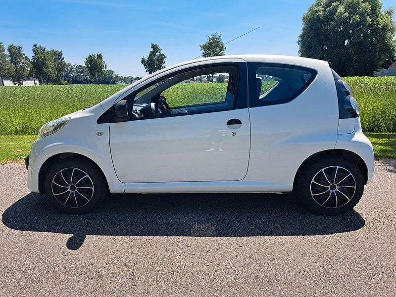 Weiß Gebraucht 2008 Citroën C1 Style Kleinwagen | 1.950 € (Fairer Preis) - Bild 1/4
