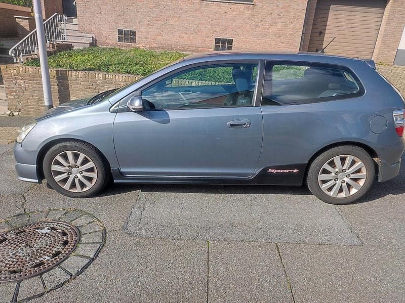 Grau Gebraucht 2004 Honda Civic Sport Limousine | 2.600 € (Fairer Preis) - Bild 1/4