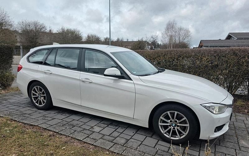 Gebraucht BMW 318 143 PS (105 kW) 2013 Weiß Limousine