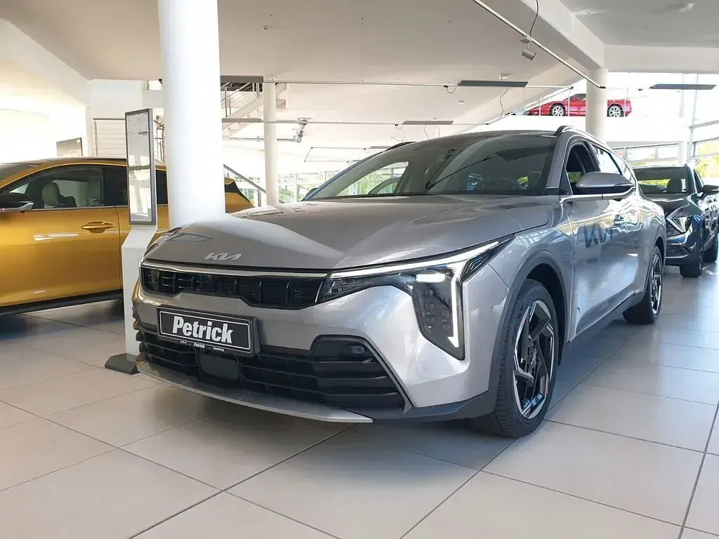 Neu Kia K4 150 PS (110 kW) 2026 Grau Kombi