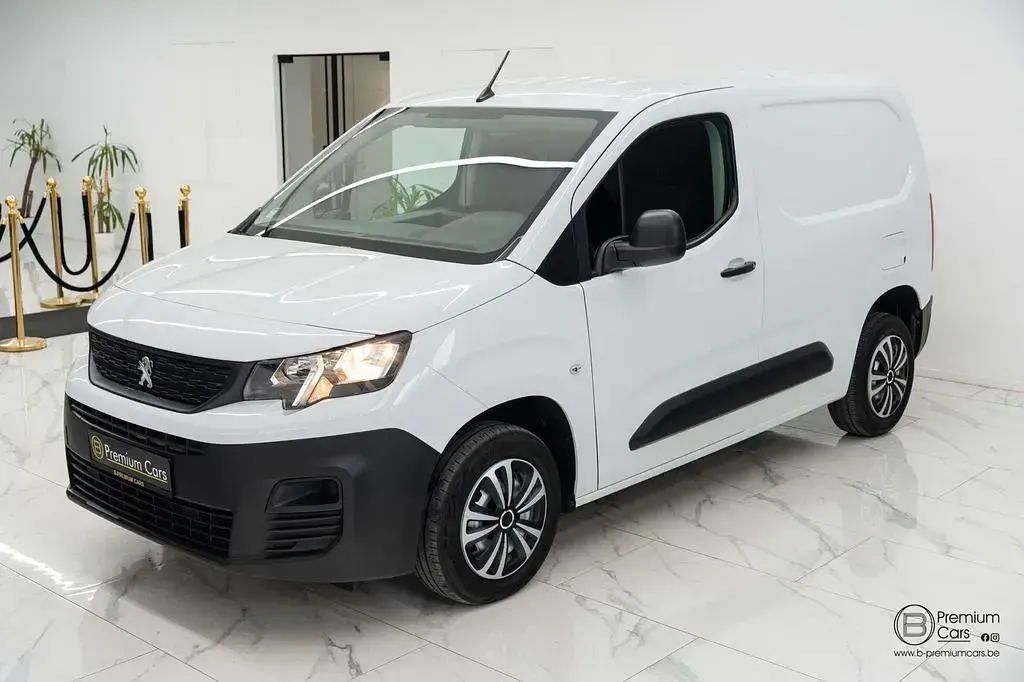 Gebraucht Peugeot Partner 102 PS (75 kW) 2023 Weiß Van / Kleinbus