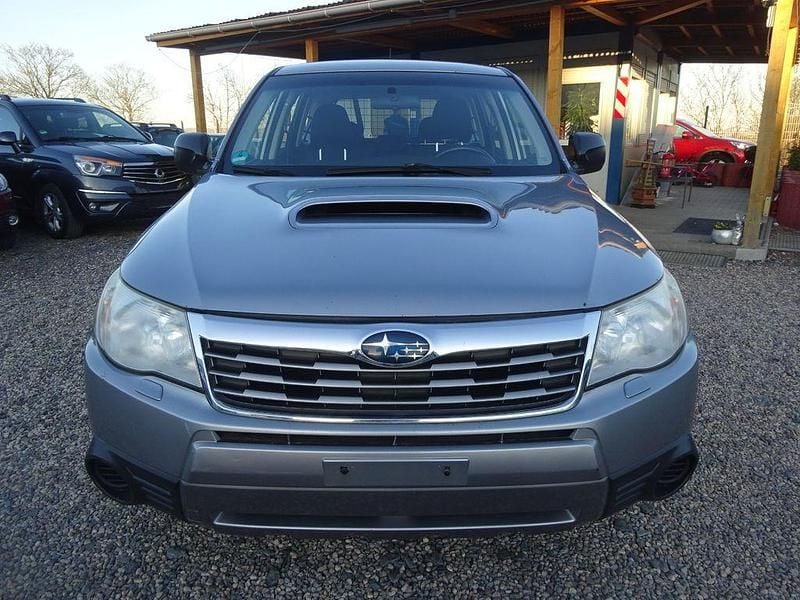 Gebraucht Subaru Forester Trend 147 PS (108 kW) 2010 Silber SUV