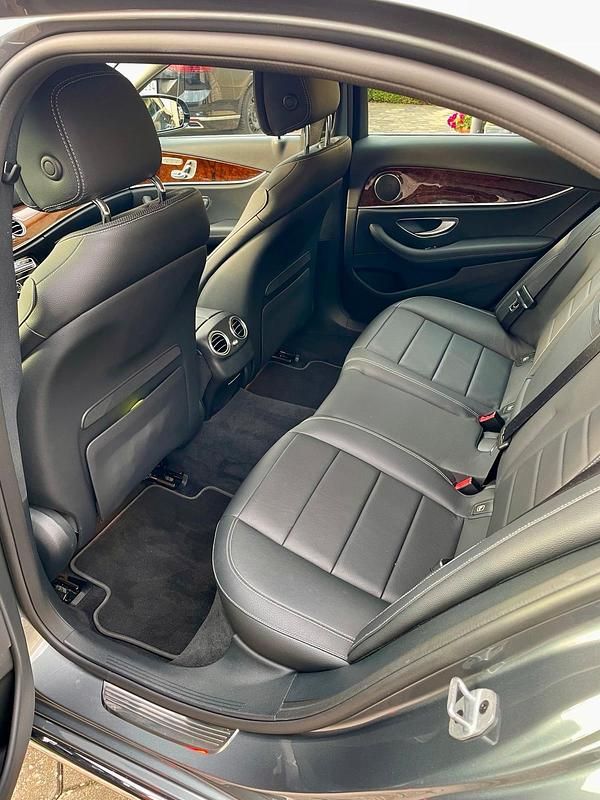 Gebraucht Mercedes E350 299 PS (219 kW) 2018 Grau Limousine