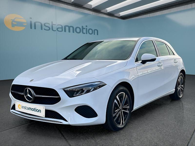 Weiß Gebraucht 2024 Mercedes A250 Kleinwagen | 31.399 € (Fairer Preis) - Bild 1/4
