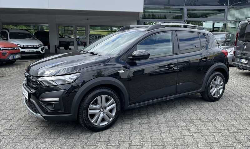 Schwarz Gebraucht 2021 Dacia Sandero Comfort Kleinwagen | 14.940 € (Fairer Preis) - Bild 1/4