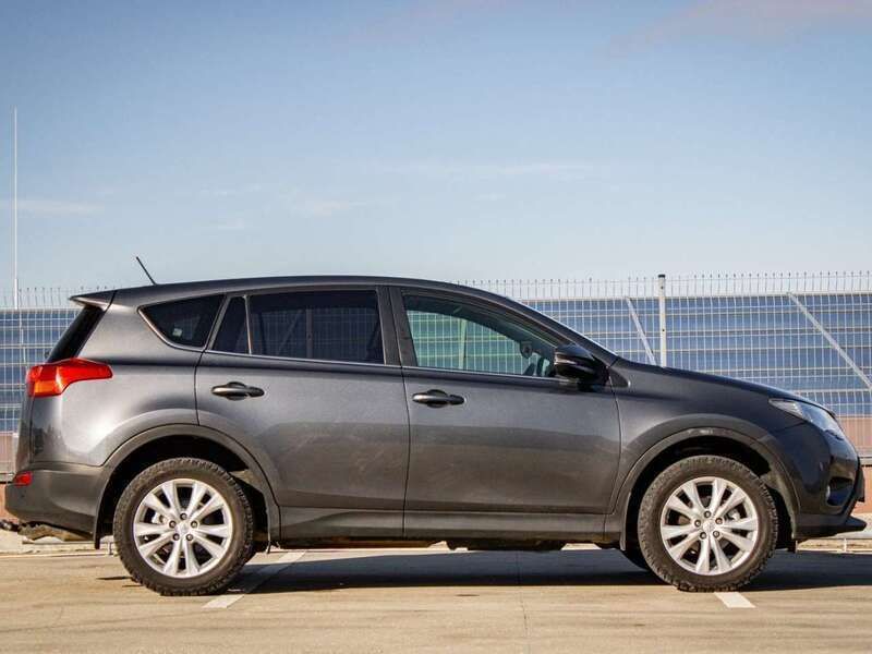 Grau Gebraucht 2013 Toyota RAV4 Executive SUV | 13.600 € (Fairer Preis) - Bild 1/4