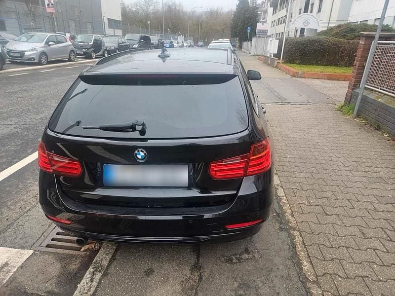 Gebraucht BMW 320 183 PS (134 kW) 2014 Schwarz Kombi