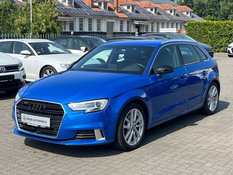 Blau Gebraucht 2018 Audi A3 Sportback S-Line Limousine | 17.290 € (Fairer Preis) - Bild 1/4