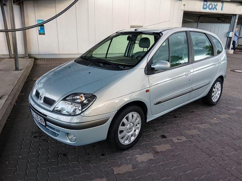 Grau Gebraucht 2002 Renault Scénic Expression Van / Kleinbus | 3.999 € (Teuer) - Bild 1/4