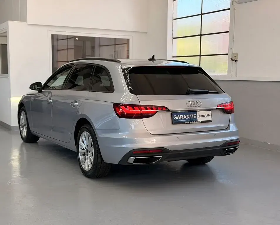 Gebraucht Audi A4 Sport 163 PS (119 kW) 2023 Silber Limousine