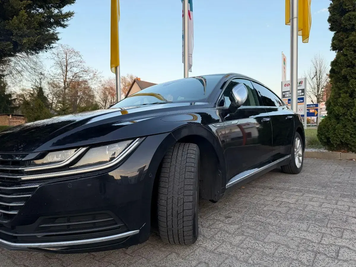 Gebraucht VW Arteon Elegance 150 PS (110 kW) 2018 Schwarz Kleinwagen