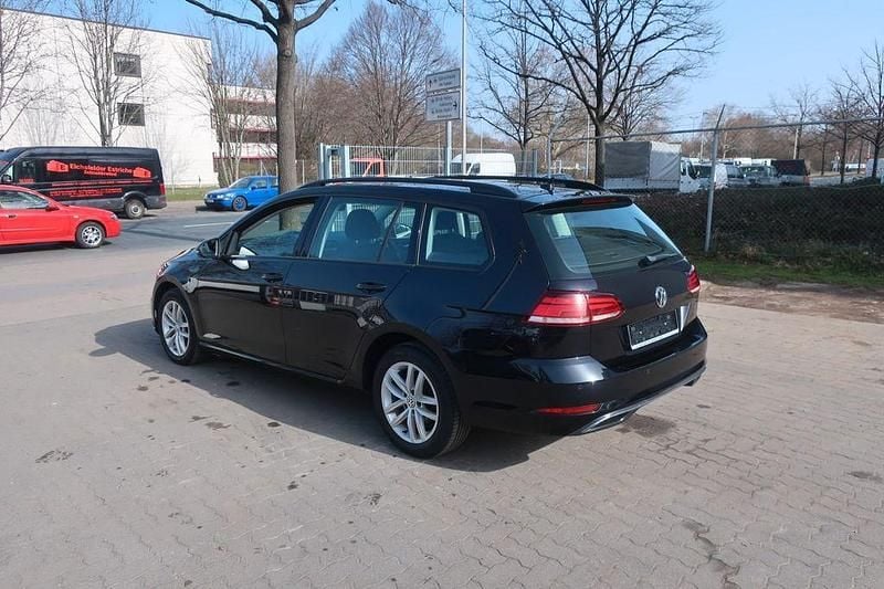 Usado VW Golf VII 116 HP (85 kW) 2019 Preto Sedan