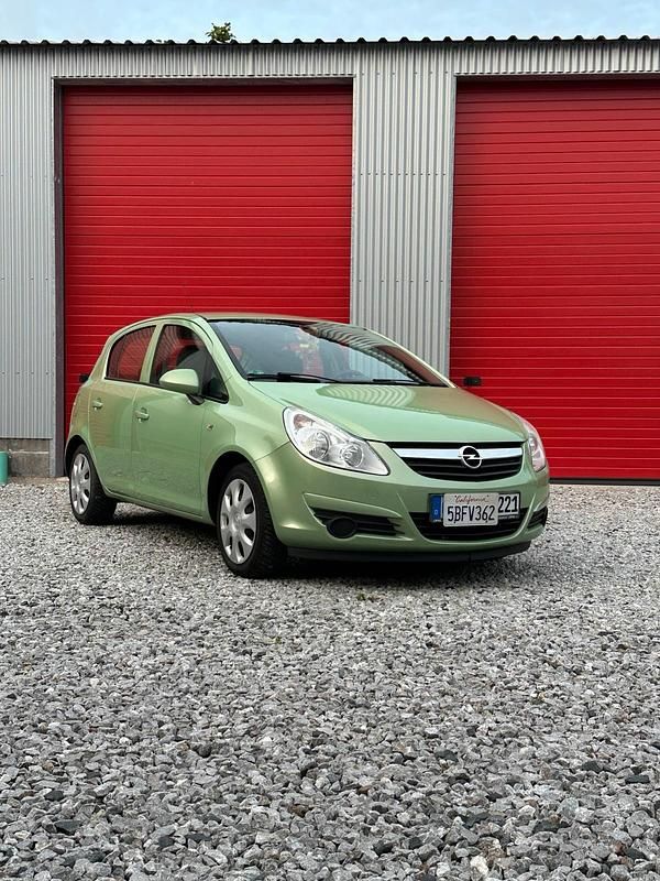 Grün Gebraucht 2010 Opel Corsa Edition Limousine | 4.400 € - Bild 1/4