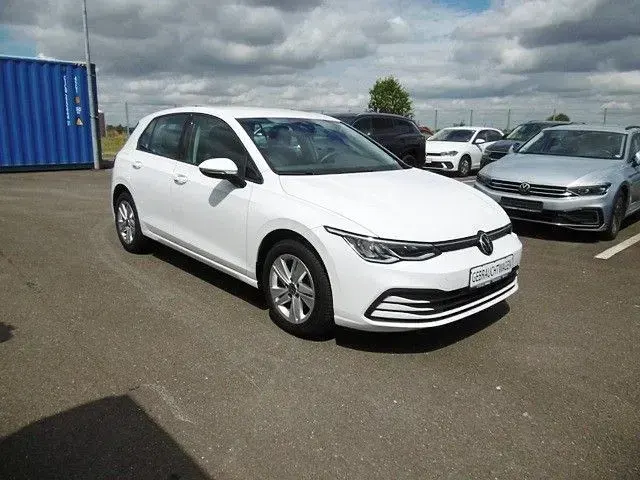 Gebraucht VW Golf VIII Life 131 PS (96 kW) 2023 Pure white (weiß) Limousine