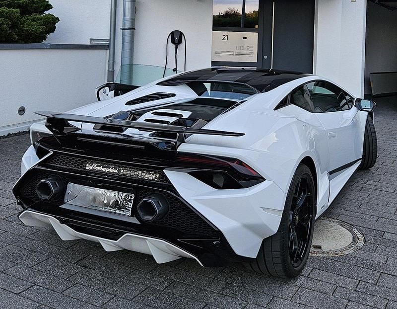 Second-hand Lamborghini Huracán 640 CP (470 kW) 2023 Alb Coupe