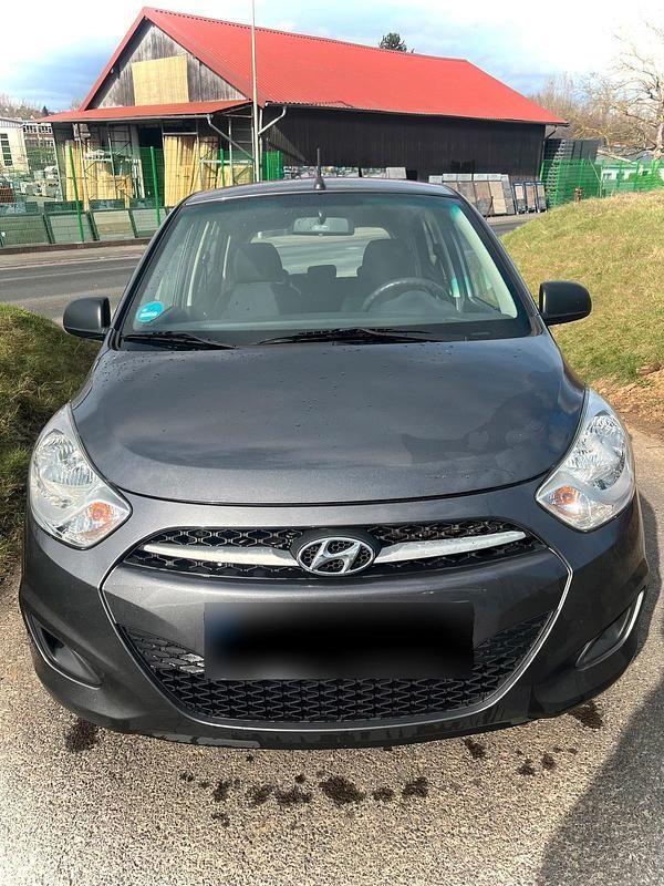 Gebraucht Hyundai i10 Edition 69 PS (50 kW) 2013 Grau Kleinwagen