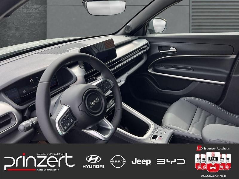 Neu Jeep Avenger Summit 110 PS (80 kW) 2026 Granite grey SUV