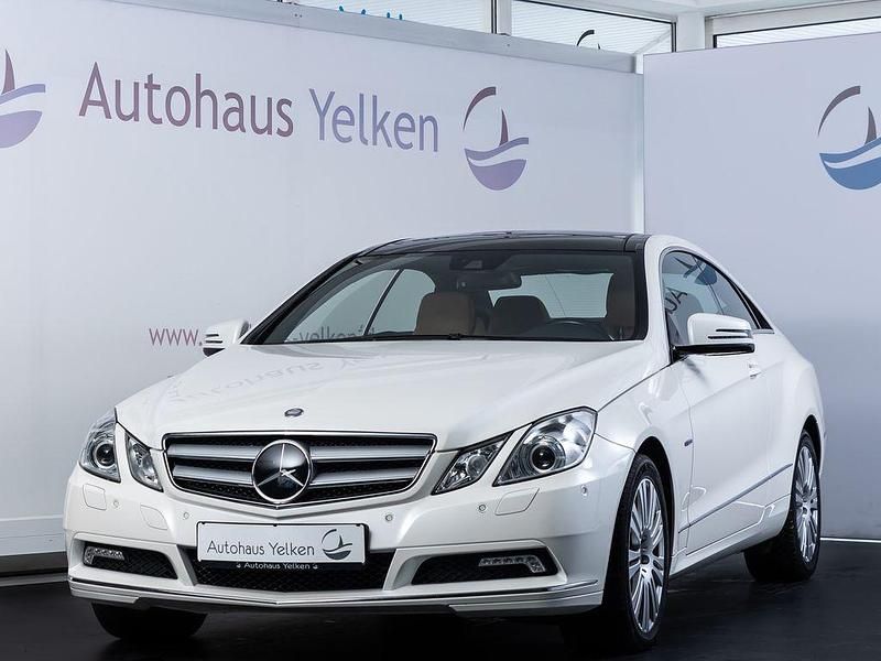 Weiß Gebraucht 2010 Mercedes E350 Avantgarde Coupé | 16.990 € (Teuer) - Bild 1/4