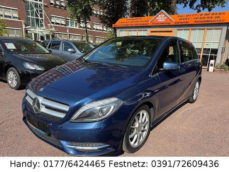 Blau Gebraucht 2012 Mercedes B200 Van / Kleinbus | 6.990 € (Guter Preis) - Bild 1/4