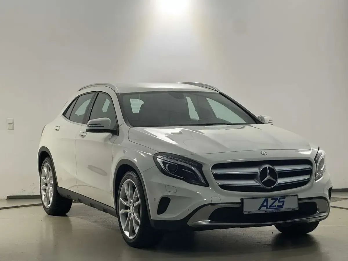 Gebraucht Mercedes GLA200 Urban 156 PS (114 kW) 2014 Weiß SUV