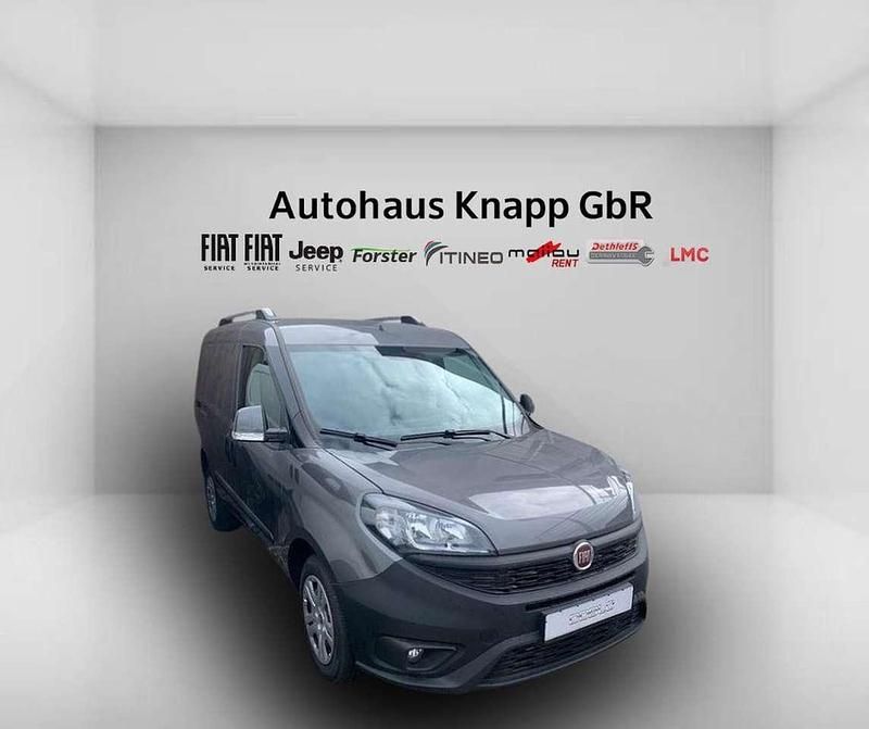 Gebraucht Fiat Doblò 101 PS (74 kW) 2022 Colore esterno (grau (met)) Van / Kleinbus