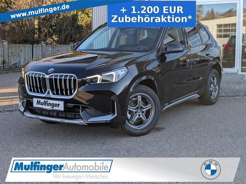 Black sapphire Neu 2025 BMW X1 xLine SUV | 43.911 € (Guter Preis) - Bild 1/4
