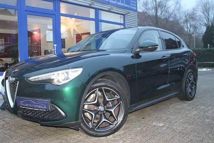 Grün Gebraucht 2020 Alfa Romeo Stelvio Sprint SUV | 29.750 € (Guter Preis) - Bild 1/4