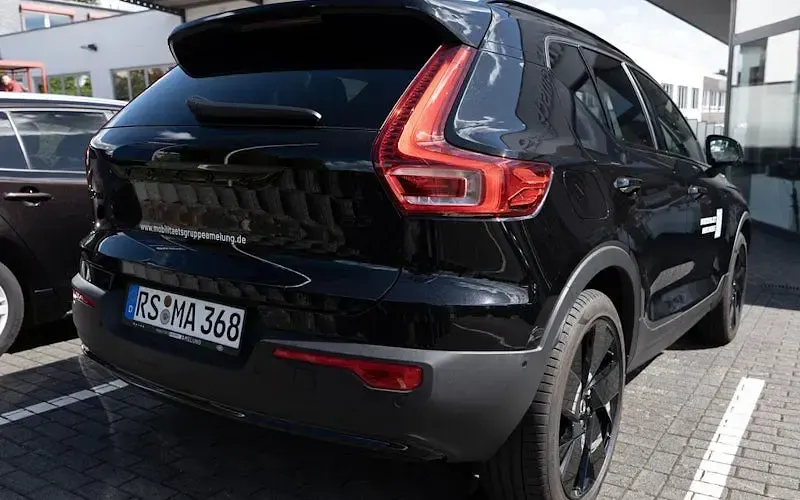 Gebraucht Volvo XC40 Plus 163 PS (119 kW) 2025 Onyx schwarz SUV
