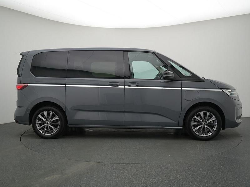 Gebraucht VW Multivan 218 PS (160 kW) 2023 Pure grey Van