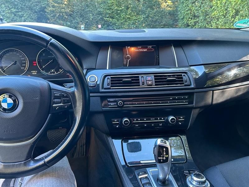 Gebraucht BMW 520 184 PS (135 kW) 2014 Silber Kombi