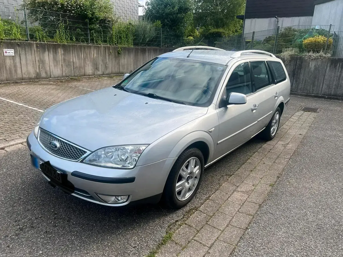 Gebraucht Ford Mondeo Ghia 125 PS (91 kW) 2003 Silber Kombi