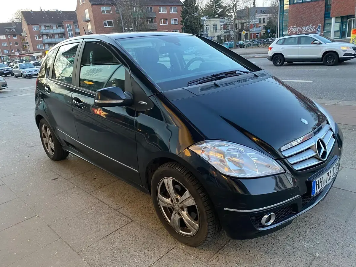 Gebraucht Mercedes A180 109 PS (80 kW) 2010 Schwarz Limousine