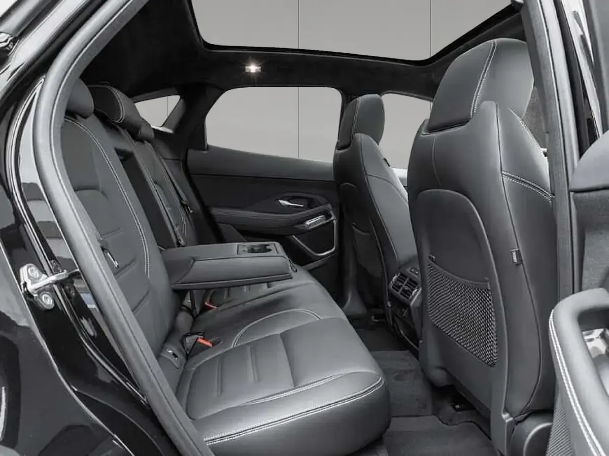 Używany Jaguar E-Pace R-Dynamic 206 KM (151 kW) 2024 Czarny SUV