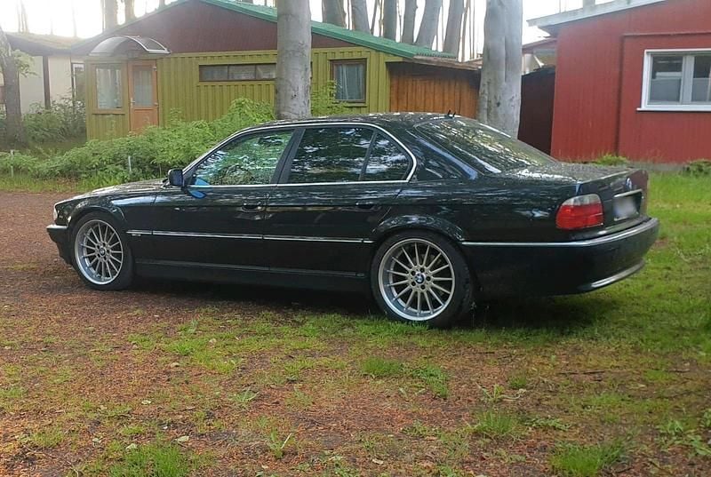Second-hand BMW 735L 1999 Berlinǎ