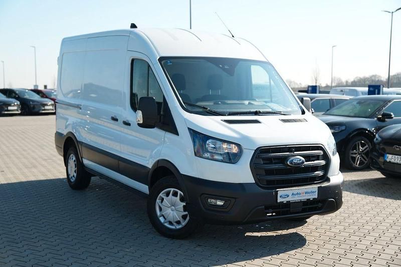 Gebraucht Ford Transit Trend 131 PS (96 kW) 2022 Weiß Van / Kleinbus