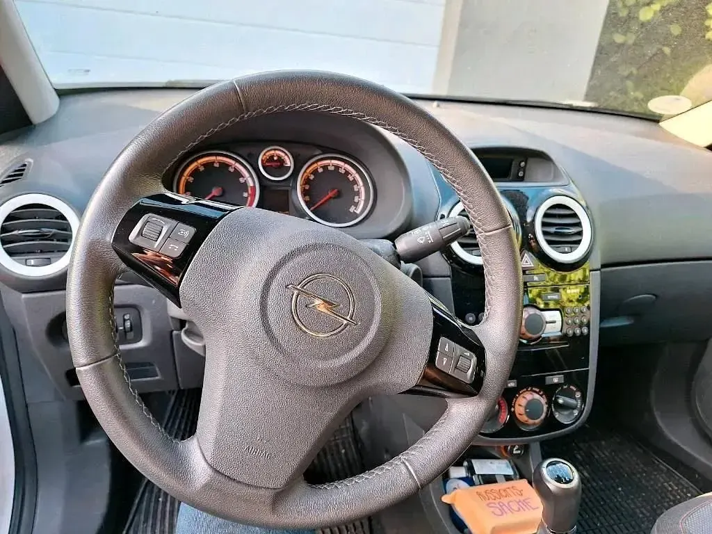 Gebraucht Opel Corsa 100 PS (73 kW) 2010 Weiß Kleinwagen