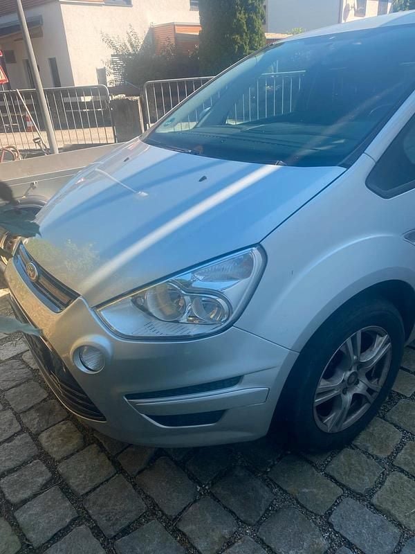 Silber Gebraucht 2012 Ford S-MAX S Van / Kleinbus | 3.490 € (Superpreis) - Bild 1/4