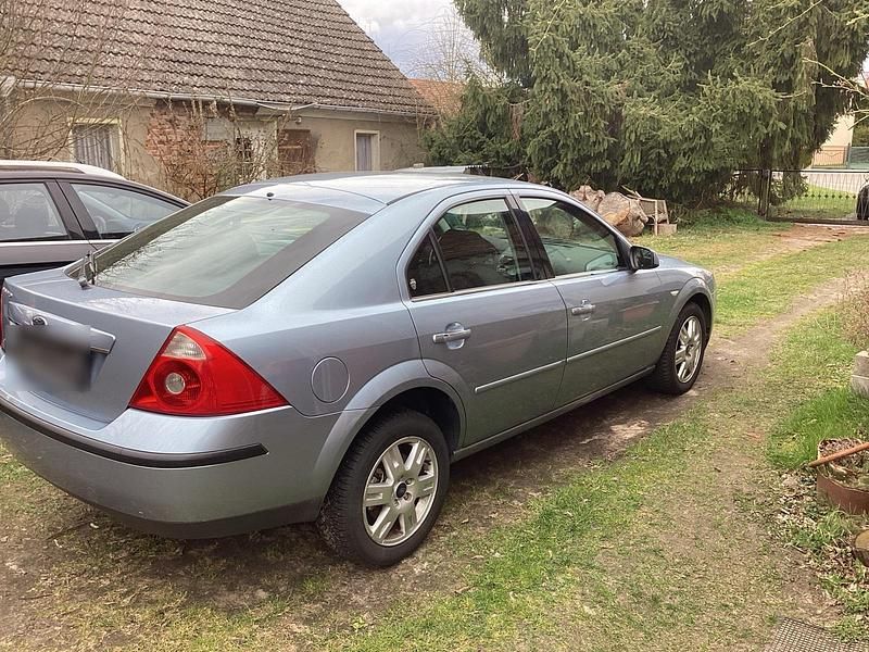Gebraucht Ford Mondeo 145 PS (106 kW) 2004 Blau Limousine