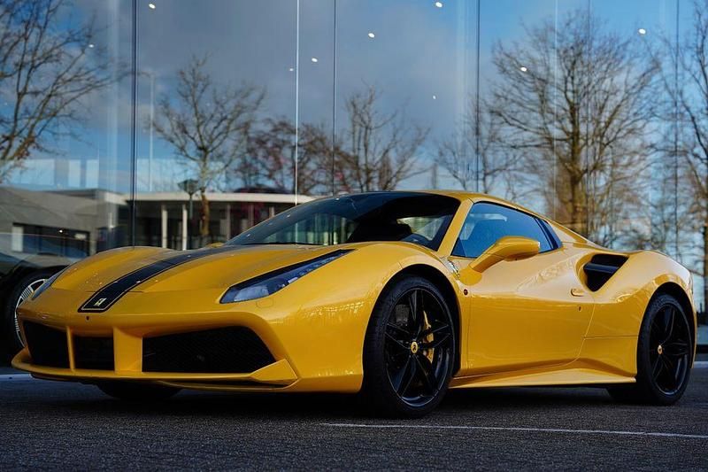 Gebraucht Ferrari 488 669 PS (492 kW) 2018 Gelb Cabrio