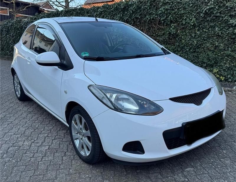 Weiß Gebraucht 2010 Mazda 2 Kleinwagen | 3.950 € - Bild 1/4