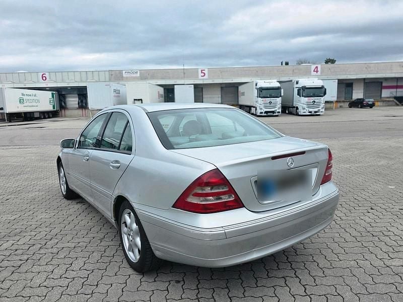 Gebraucht Mercedes C220 143 PS (105 kW) 2001 Silber Limousine