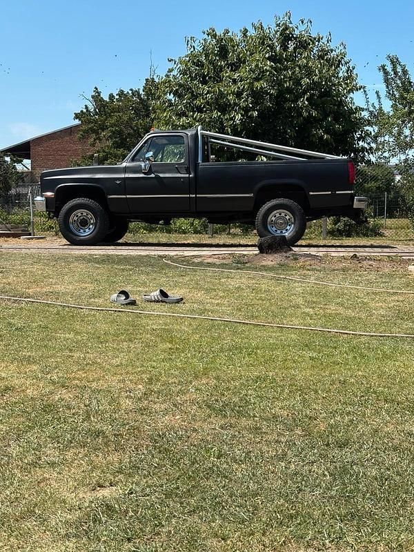 Schwarz Gebraucht 1981 Chevrolet Suburban SUV | 17.500 € - Bild 1/4
