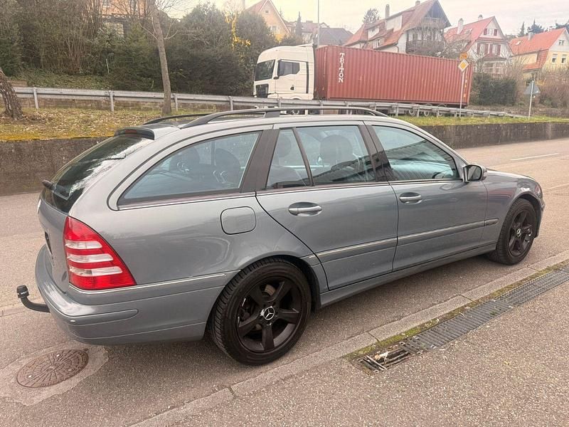 Gebraucht Mercedes C200 163 PS (119 kW) 2011 Grau Kombi