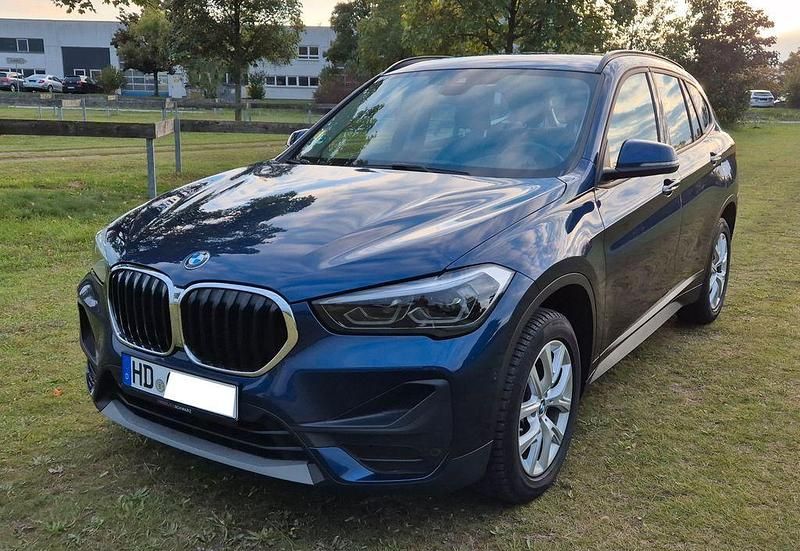Blau Gebraucht 2020 BMW X1 SUV | 22.950 € (Guter Preis) - Bild 1/4