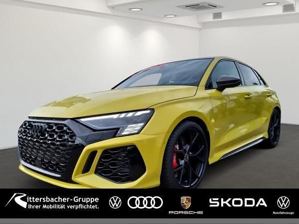 Gelb (pythongelb metallic) Gebraucht 2025 Audi RS3 Sportback Premium Kleinwagen | 68.801 € (Fairer Preis) - Bild 1/4